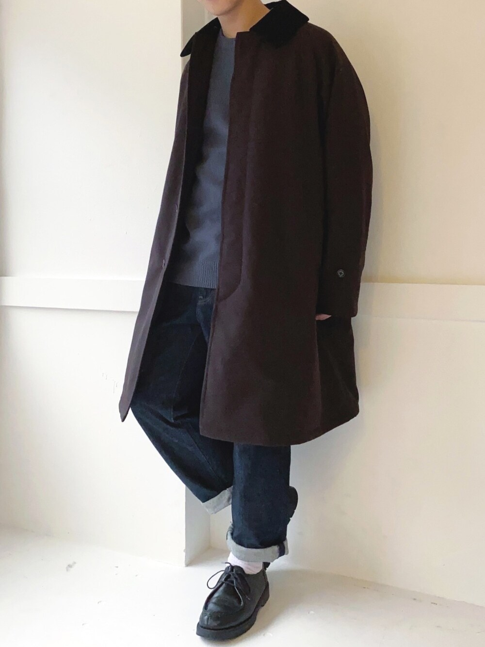 「冬アウター着回しチャレンジ、ステンカラーコート、Steven Alan、ニット、URBAN RESEARCH DOORS、テーパードデニム、UNIQLO、革靴、KLEMAN、きれいめカジュアル」｜「Steven Alanの＜Steven Alan＞ VNTG 2WAY BAL COLLAR COAT/コート（ステンカラーコート、ブラウン系）」を使った、ぜっきーさん（メンズ・165cm）の冬コーディネートの1枚目の写真