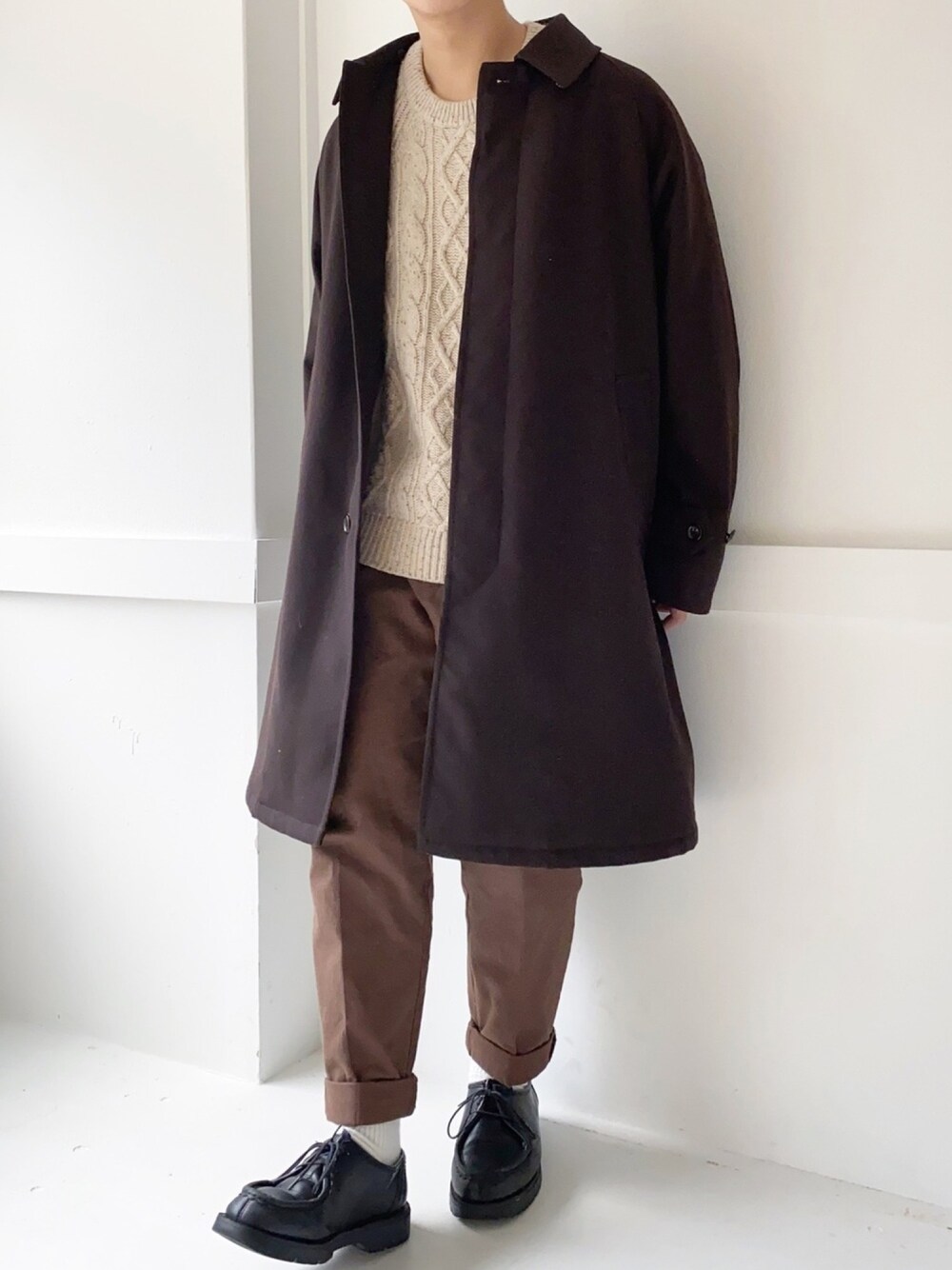 「ステンカラーコート、Steven Alan、ケーブルニット、GLOBAL WORK、スラックス、MinoriTY、革靴、KLEMAN、きれいめカジュアル、キレイめ」｜「Steven Alanの＜Steven Alan＞ VNTG 2WAY BAL COLLAR COAT/コート（ステンカラーコート、ブラウン系）」を使った、ぜっきーさん（メンズ・165cm）の冬コーディネートの1枚目の写真