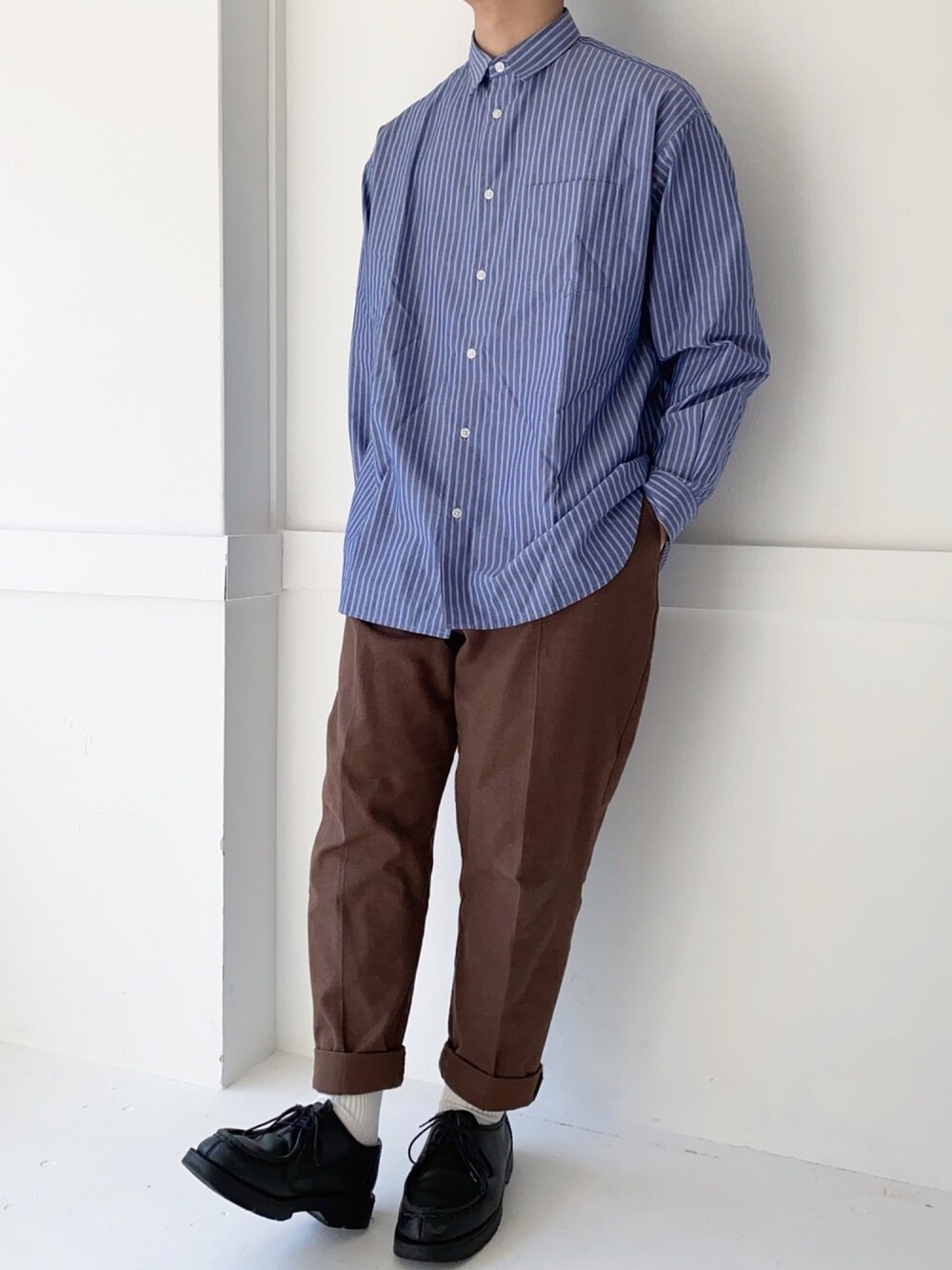 「ストライプシャツ、ビックシャツ、niko and ...、スラックス、MinoriTY、革靴、KLEMAN、きれいめカジュアル、春、シャツスタイル」｜「niko and...のストライプビッグシャツ（シャツ/ブラウス、ブルー系）」を使った、ぜっきーさん（メンズ・165cm）の春コーディネートの1枚目の写真