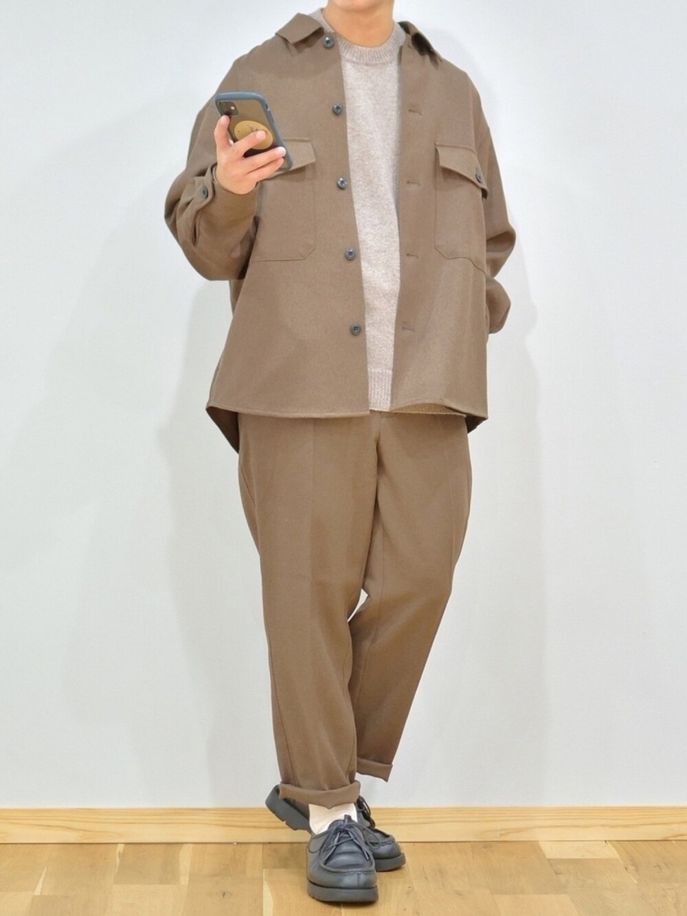 「秋のマイ旬スタイル、ブラウン、秋のカフェオレコーデ、くすみカラー、GU、プチプラ、CPOジャケット、セットアップ、ビッグシルエット、きれいめカジュアル」｜「GUのアイテム（シャツ/ブラウス、ブラウン系）」を使った、ぜっきーさん（メンズ・165cm）の秋コーディネートの1枚目の写真