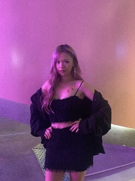 「PULL&BEAR（プルアンドベア）のアイテム（スカート）」を使った、西井夏音さん（レディース・163cm）の秋コーディネート
