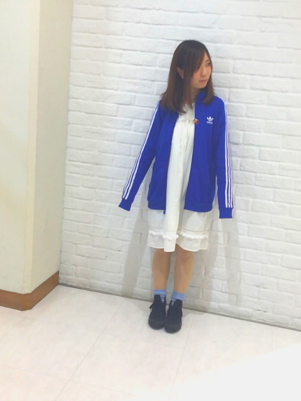 「アディダスジャージ、古着、フリクロ、ワンピース、楽チンコーデ」｜「adidasのアイテム（ジャケット/アウター、ブルー系）」を使った、ちぃさん（レディース・158cm）の春コーディネートの1枚目の写真