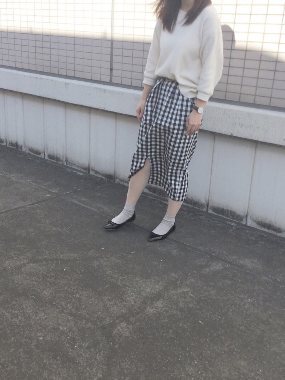 「いつかのコーデ、チェックスカート、バレエシューズ、サーマル、屋上、シンプルコーデ」｜「UNIQLOのアイテム（トップス、ホワイト系）」を使った、ちぃさん（レディース・158cm）の夏コーディネートの1枚目の写真