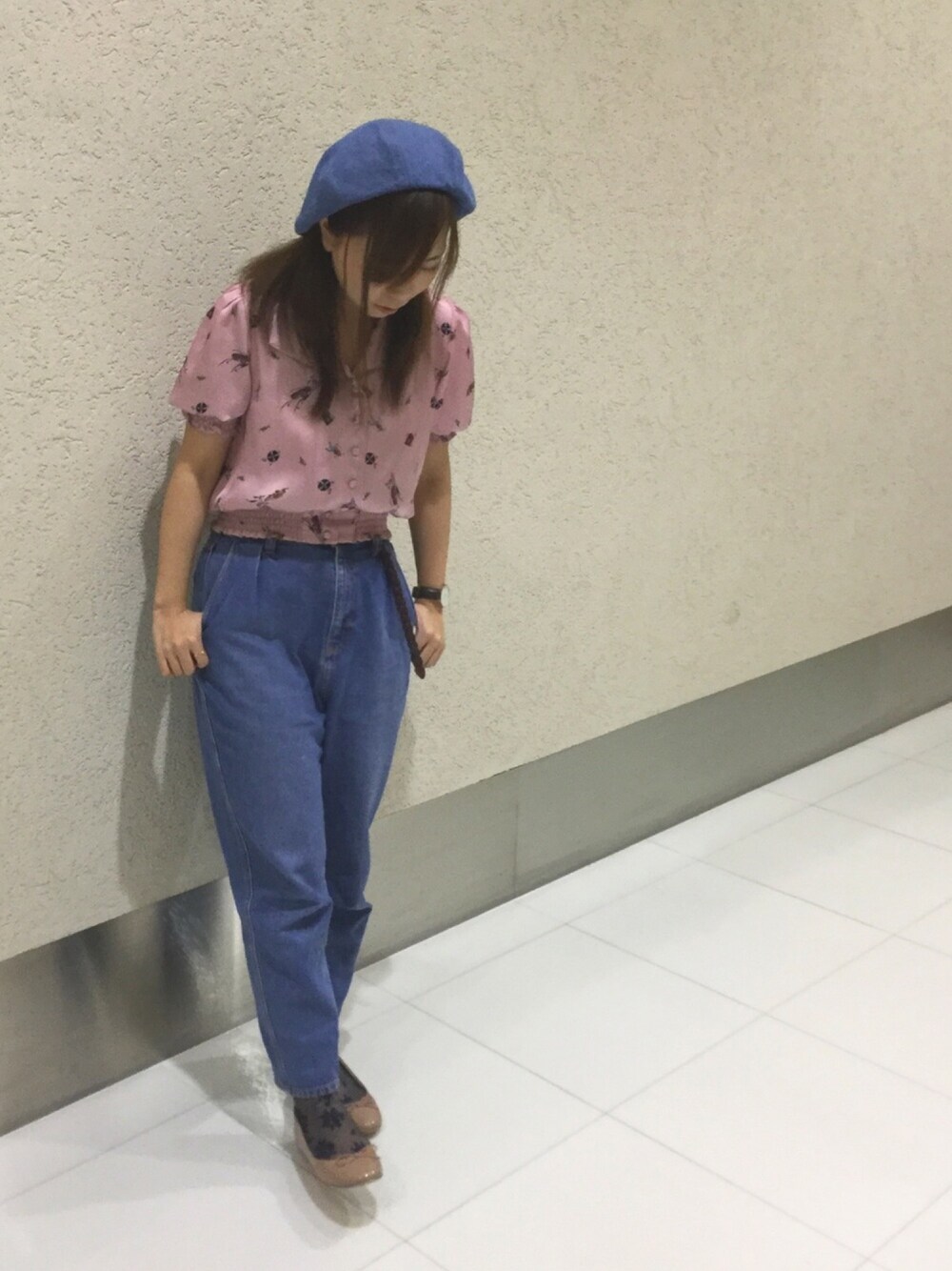 「靴下屋、ベレー帽、夏コーデ、デニム」｜「jouetieの50’sポップブラウス（シャツ/ブラウス、ピンク系）」を使った、ちぃさん（レディース・158cm）の秋コーディネートの1枚目の写真