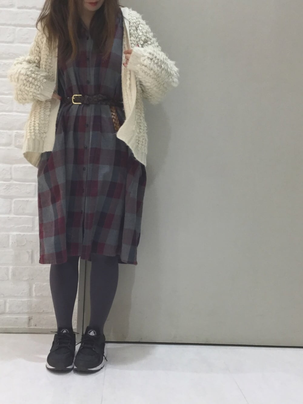 「靴下屋、冬コーデ、いつかのコーデ」｜「UNIQLOのアイテム（シャツワンピース、グレー系）」を使った、ちぃさん（レディース・158cm）の冬コーディネートの1枚目の写真