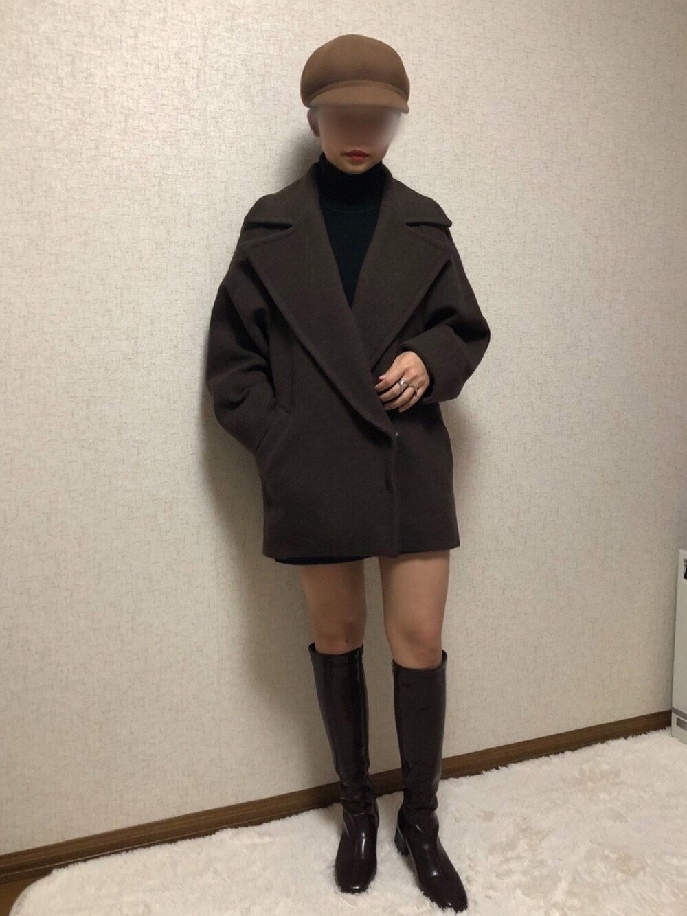 「オトナカジュアル、ブーツ、ロングブーツ、コート、タートルネック、ユニクロ、UNIQLO、ブラウン、ワントーンコーデ、スクエアトゥ」｜「UNIQLOのエクストラファインメリノリブタートルネックセーター（長袖）（ニット/セーター、ブラック系）」を使った、UKIさん（レディース・155cm）の冬コーディネートの1枚目の写真