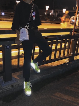 「BALENCIAGA」｜「アイテム（メッセンジャーバッグ）」を使った、토로모さん（メンズ・172cm）の秋コーディネート