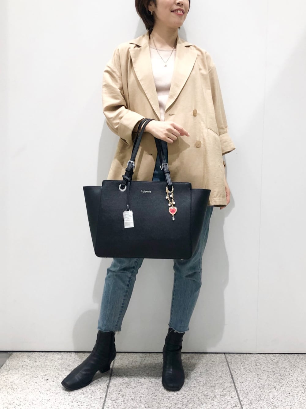 「通勤コーデ、通学、A4サイズ収納可(バッグ サイズ)」｜「& chouetteのＡ４対応トートバッグ◆（トートバッグ、ブラック系）」を使った、&chouette（アンドシュエット）さん（レディース・158cm）の春コーディネートの1枚目の写真