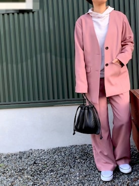 「PAGEBOY（ページボーイ）のアイテム（ノーカラージャケット）」を使った、emiさん（レディース・155cm）の春コーディネート