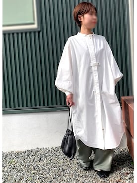 「サテンパンツ」｜「アイテム（シャツワンピース）」を使った、emiさん（レディース・155cm）の春コーディネート