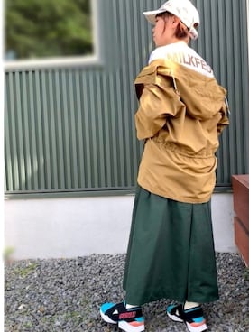 「アイテム（マウンテンパーカー、ブラウン系）」を使った、emiさん（レディース・155cm）の春コーディネート