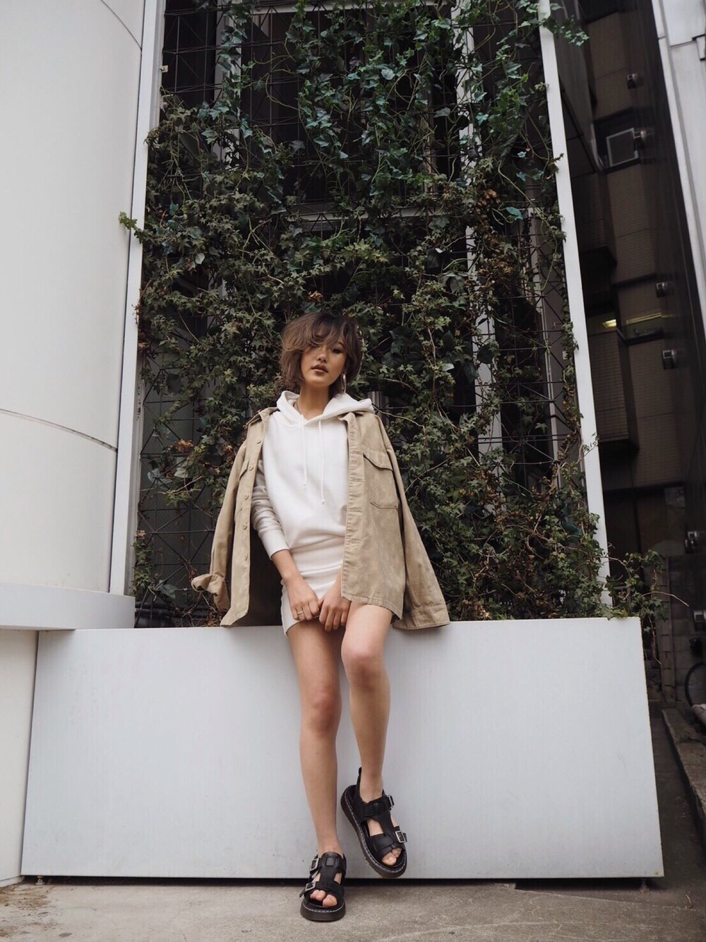 「春、カジュアルコーデ、ワンピース、GYDA、ベージュコーデ」｜「GYDAのアイテム（シャツ/ブラウス、ベージュ系）」を使った、numa_gydaさん（レディース・160cm）の春コーディネートの1枚目の写真