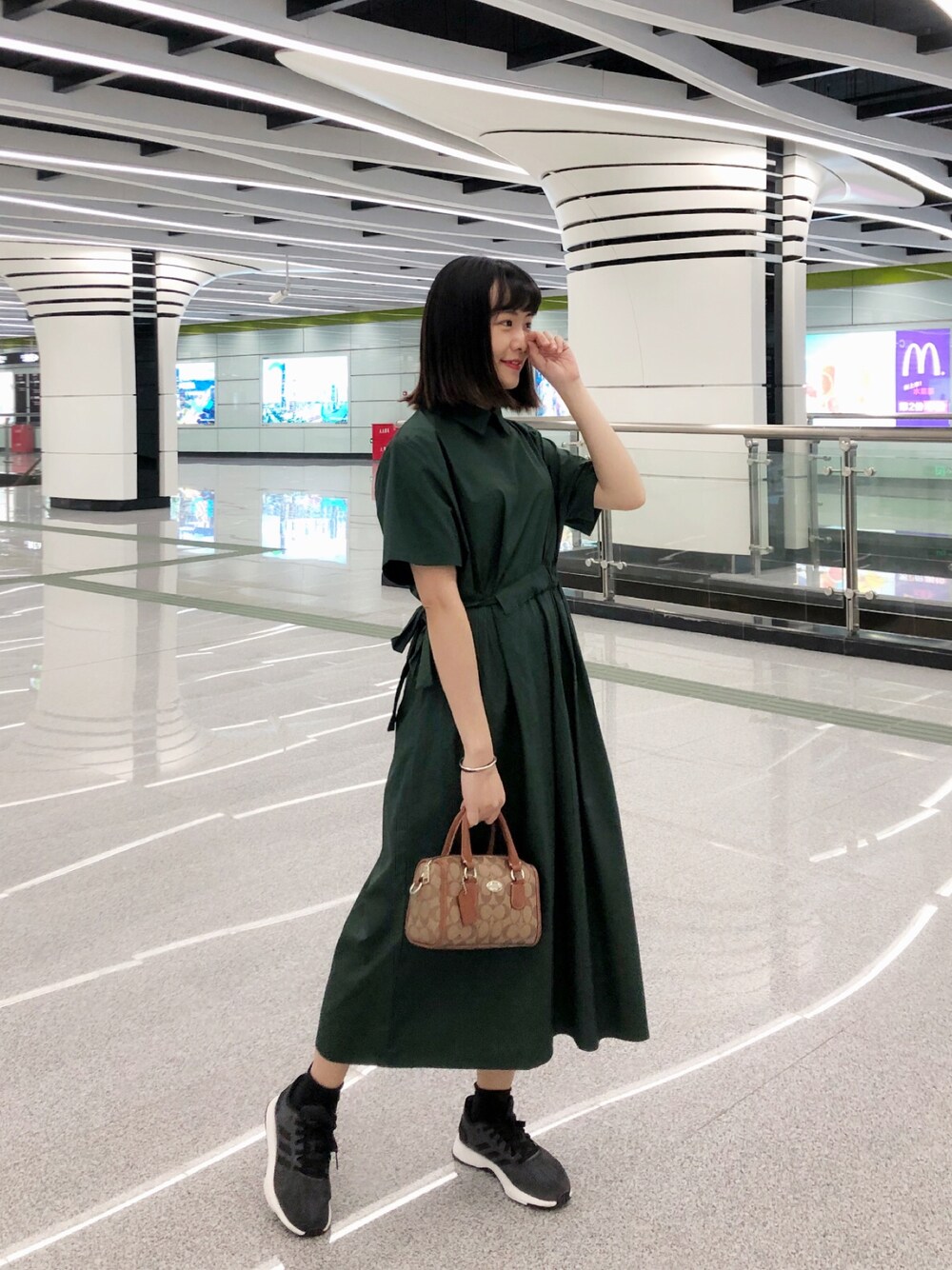 「UNIQLO、大人コーデ、韓国ファッション」｜「tbのアイテム（スカート、グリーン系）」を使った、shamshamさん（レディース・156cm）の夏コーディネートの1枚目の写真