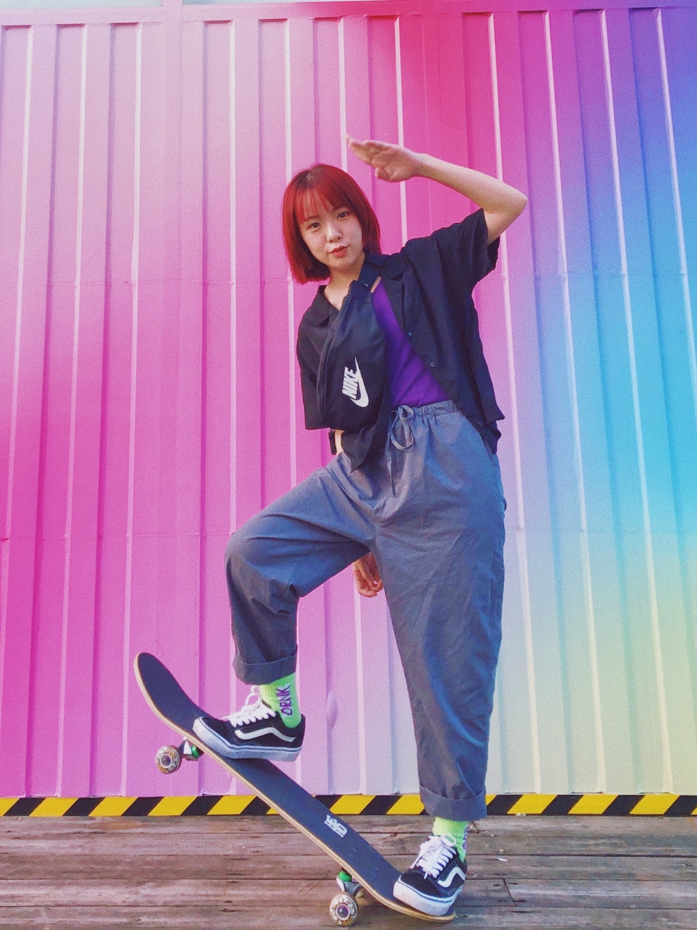 「skateboard、NIKE、黑、低身長、休日スタイル、VANS」｜「NIKEのナイキ スポーツウェア ヘリテージ ファニー パック（ボディバッグ/ウエストポーチ、ホワイト系）」を使った、shamshamさん（レディース・156cm）の秋コーディネートの1枚目の写真