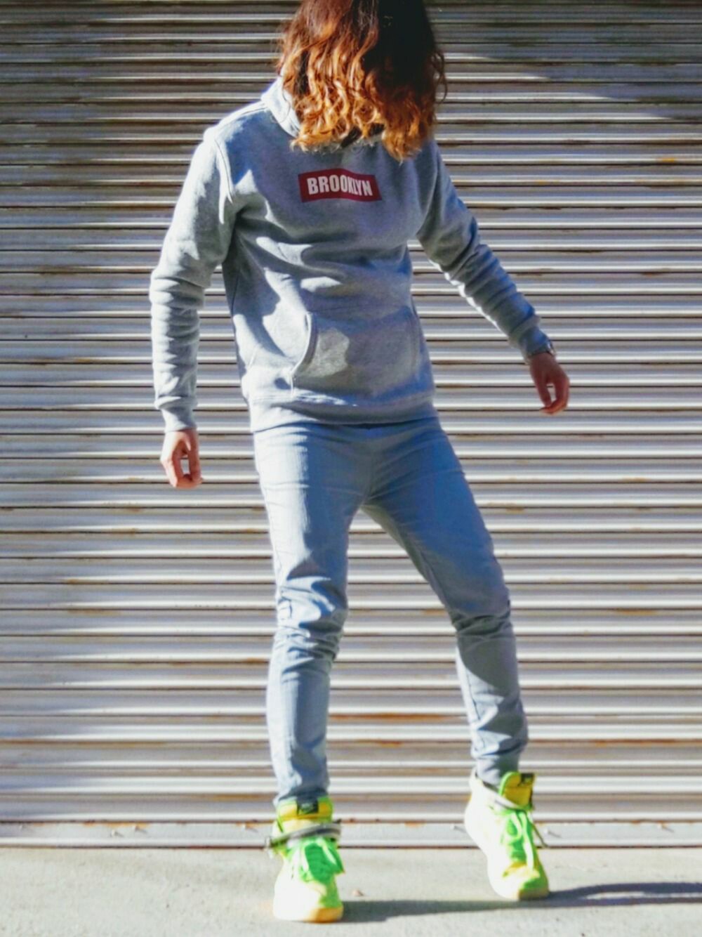 「パーカー、ロゴパーカー、グレー、グレーコーデ、ジョガーパンツ、蛍光カラー、蛍光イエロー、ナイキスニーカー、G-SHOCK、スポーツミックス」｜「WEGOのWEGO/TECHWARMワッフルカットソー（Tシャツ/カットソー、ホワイト系）」を使った、Teddy bear🧸さん（メンズ・176cm）の冬コーディネートの1枚目の写真