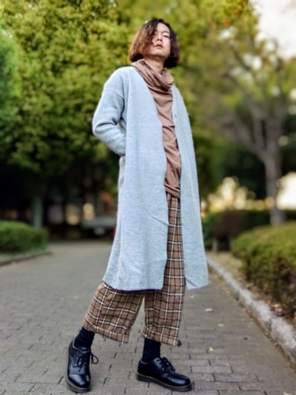「秋コーデ、ゆるコーデ、チェック、チェックパンツ、ノーカラーコート、アフガンネック、グレー、グレー×ベージュ、ベージュ、ドクターマーチン」｜「on the dayのオン ザ デイ レディース：ドロー/ on the day ：DREW　ウール混ビーバーロングコート（その他アウター、グレー系）」を使った、Teddy bear🧸さん（メンズ・178cm）の秋コーディネートの1枚目の写真