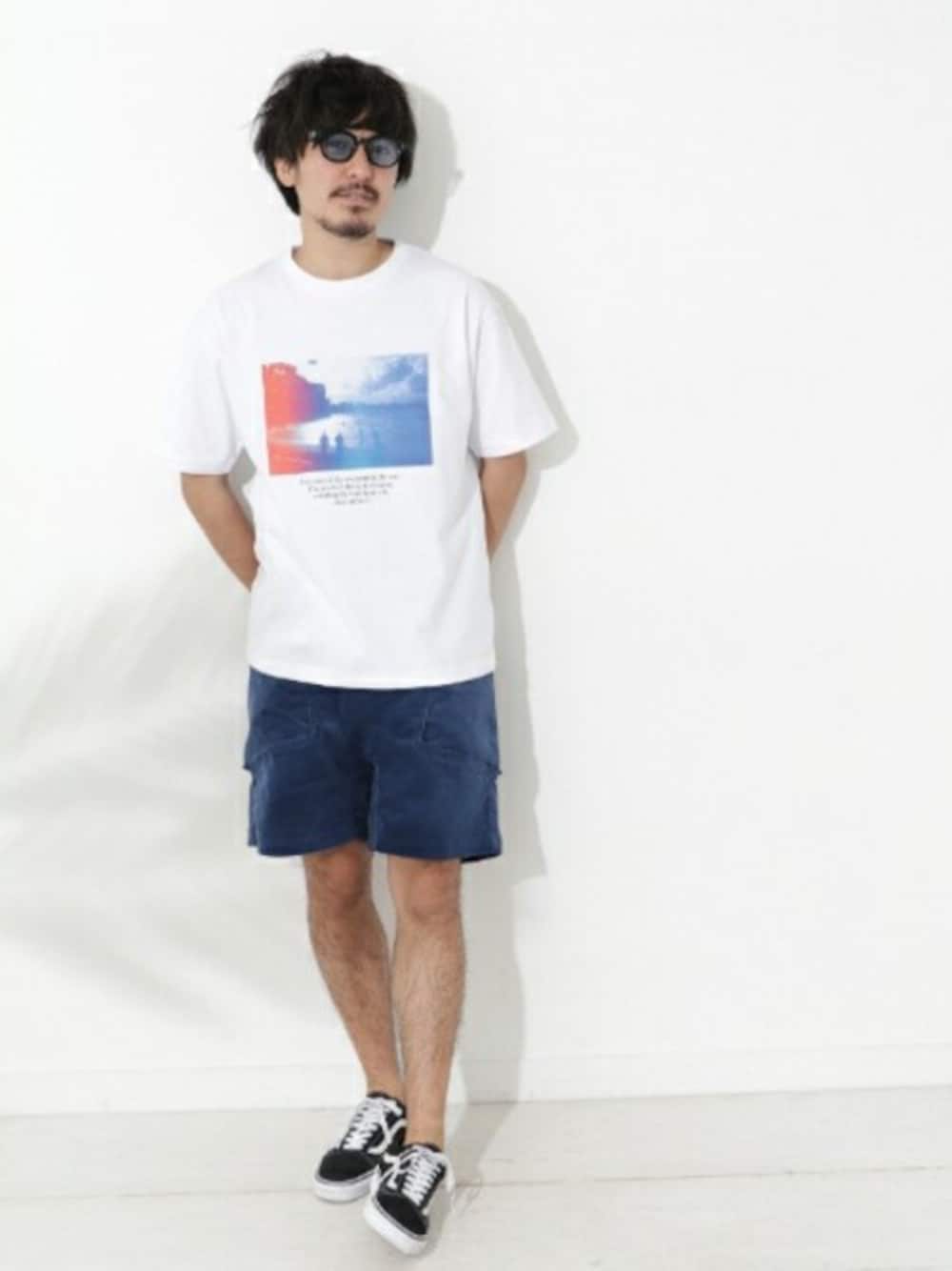 「アーバンリサーチ、ショーツ、プリントT、URBAN RESEARCH、Sonny　Label、コーデュロイショーツ、Magic Number、サニーレーベル、CAL O LINE」｜「CAL O LINEのCAL O LINE　CORDUROY EASY SHORTS（その他パンツ、ブルー系）」を使った、nagamine yukiさん（メンズ・175cm）の夏コーディネートの1枚目の写真