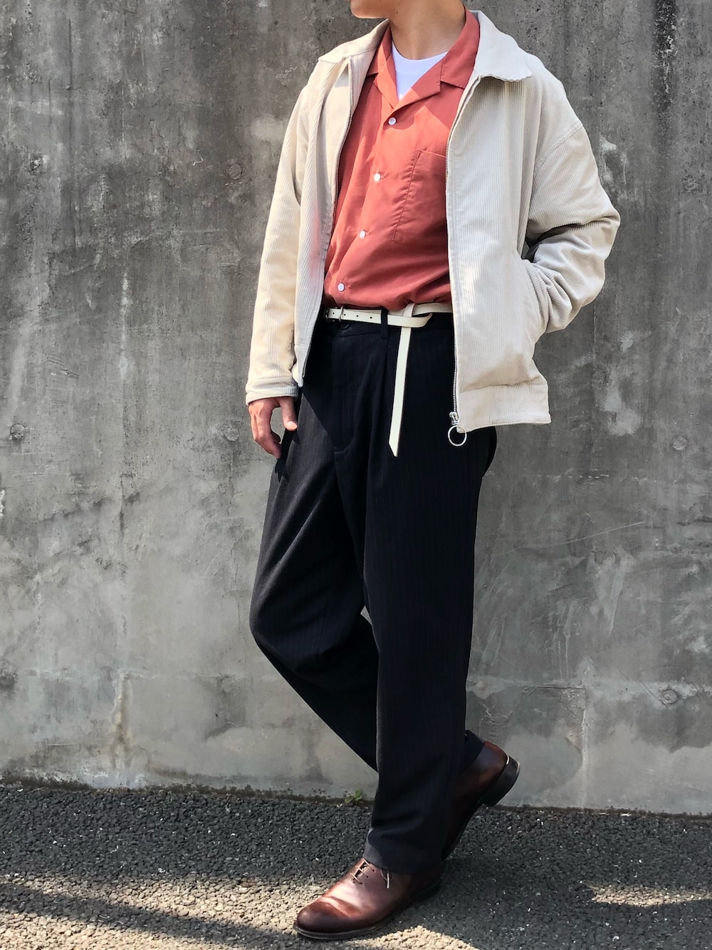 「はるコーデ、おしゃれさんと繋がりたい、ワイドパンツ、スウィングトップ、リングジップ、ビッグシルエット、タックイン、春コーデ、オープンカラーシャツ」｜「URBAN RESEARCHのTRシルキーオープンカラーシャツ（シャツ/ブラウス、ピンク系）」を使った、のぐさん（メンズ・172cm）の春コーディネートの1枚目の写真