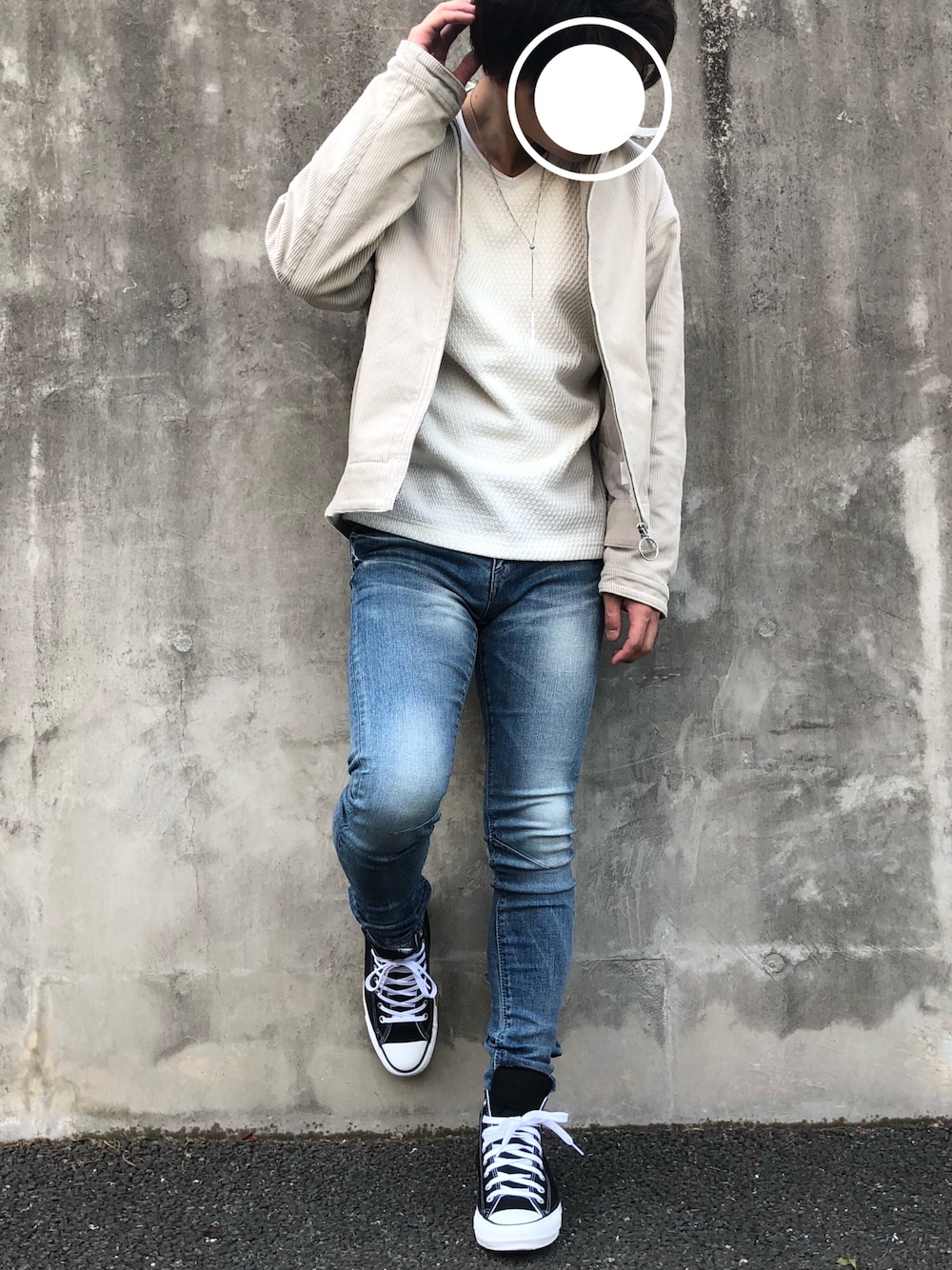 「シンプル、スイングトップ、リングジップ、サンドベージュ、スキニーデニム、デニムパンツ、コンバース、LIDnM、GOSTAR DE FUGA、おしゃれさんと繋がりたい」｜「GOSTAR DE FUGAのムラズリ加工 ストレッチ スキニー デニムパンツ（デニムパンツ、ブルー系）」を使った、のぐさん（メンズ・172cm）の春コーディネートの1枚目の写真