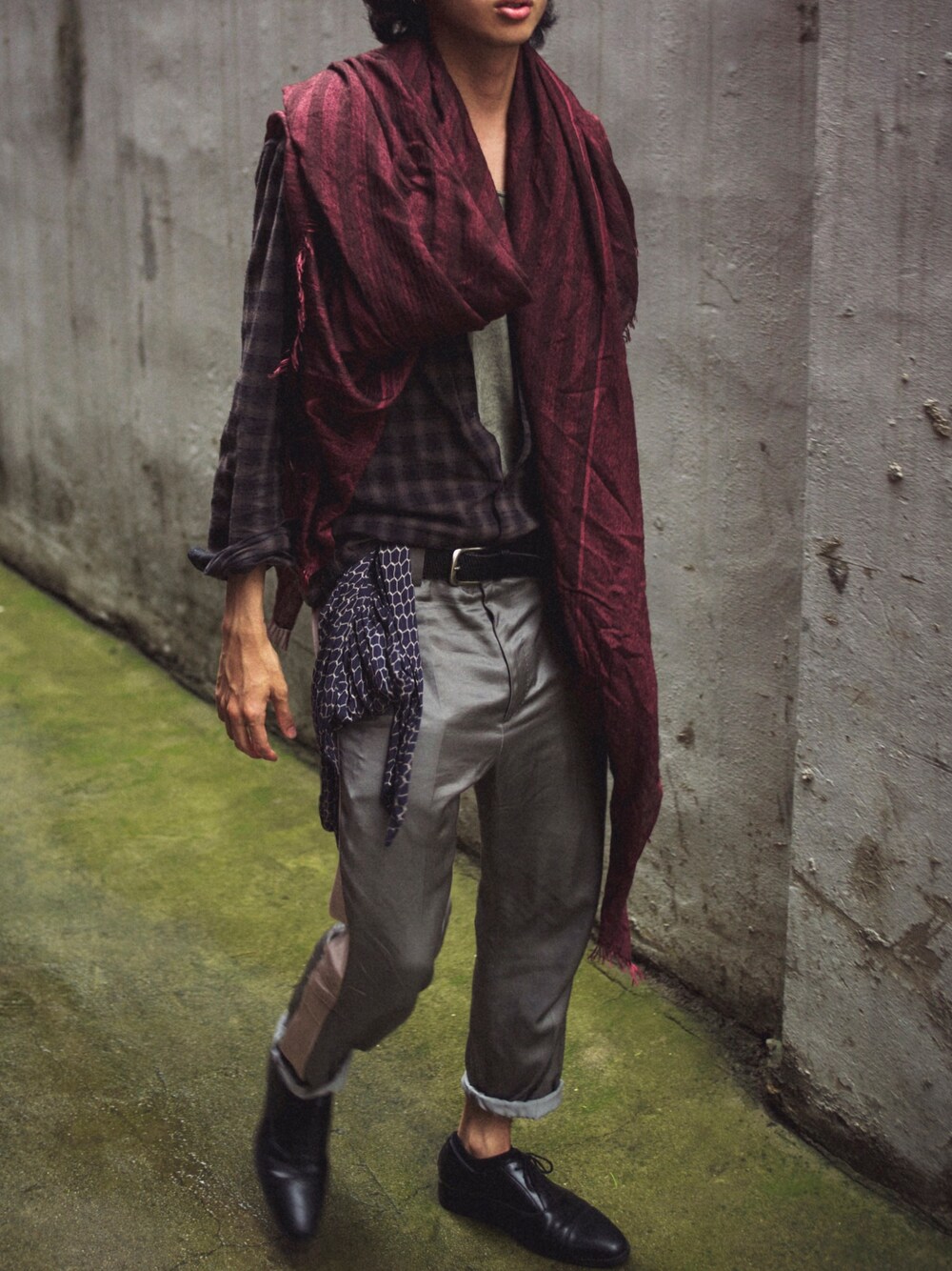 「gomong、HAIDER ACKERMANN、fashion、dailylook」｜「HAIDER ACKERMANNのアイテム（マフラー、ブラウン系）」を使った、gomongさん（メンズ・176cm）の夏コーディネートの1枚目の写真