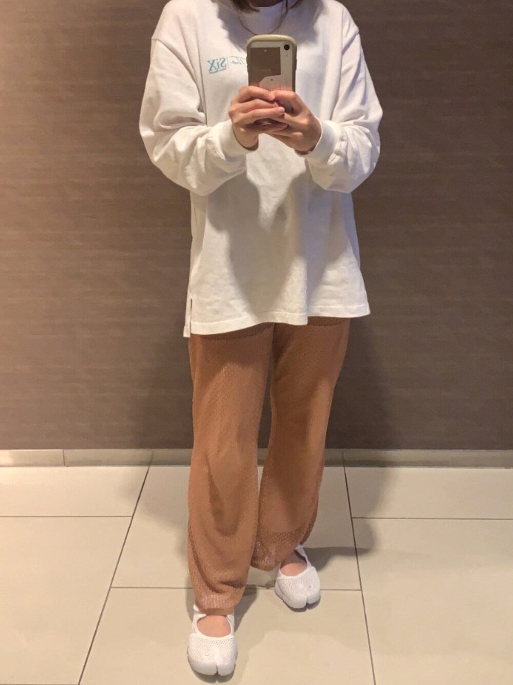 「春コーデ、休日スタイル、オトナカジュアル、お洒落さんとつながりたい、オレンジ」｜「Amiurのlady mesh knit pants（その他パンツ、オレンジ系）」を使った、　　juraさん（レディース・162cm）の春コーディネートの1枚目の写真