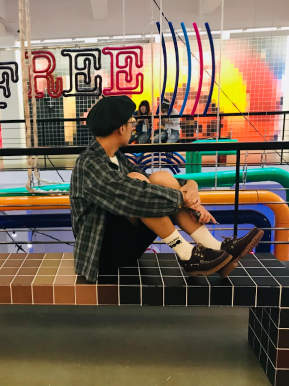 「Timberlandのアイテム（その他シューズ、ブラウン系）」を使った、p_Buddyさん（メンズ・175cm）の春コーディネートの1枚目の写真