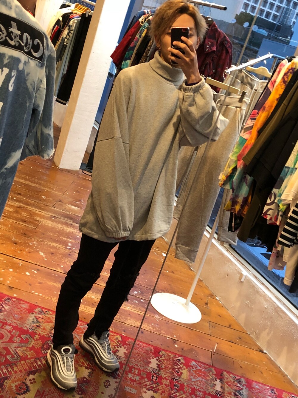 「mnml、BALENCIAGA、沖縄、ストリートカジュアル、AIRMAX97、リフレクター、ニット、タートルネック」｜「tre stella japanのアイテム（ニット/セーター、グレー系）」を使った、みやすけさん（メンズ・173cm）の秋コーディネートの1枚目の写真
