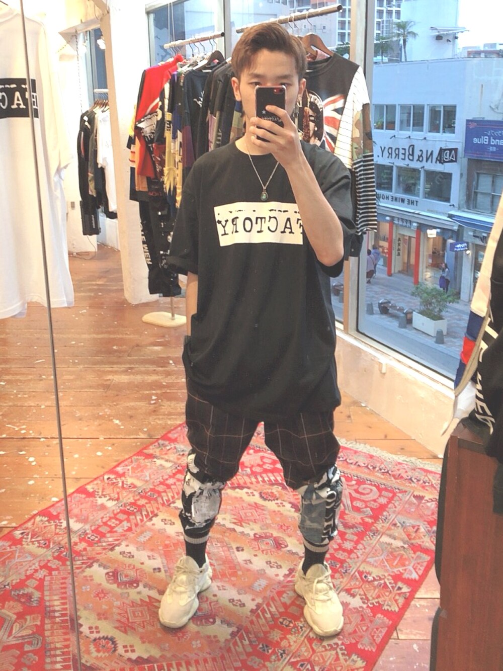 「コートメール、CoteMer、yeezy500、yeezy、ストリート、street、adidas」｜「cotemerのアイテム（パンツ、ブラウン系）」を使った、みやすけさん（メンズ・173cm）の春コーディネートの1枚目の写真