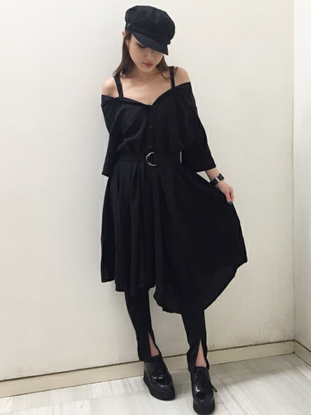 「パンツ、ワンピース、カジュアル、ブラック、黒、大人カジュアル、barak、えり抜きシャツ」｜「BARAKのアシメプリーツ2WAYシャツワンピース（シャツワンピース、ブラック系）」を使った、SATOMIさん（レディース・161cm）の夏コーディネートの1枚目の写真