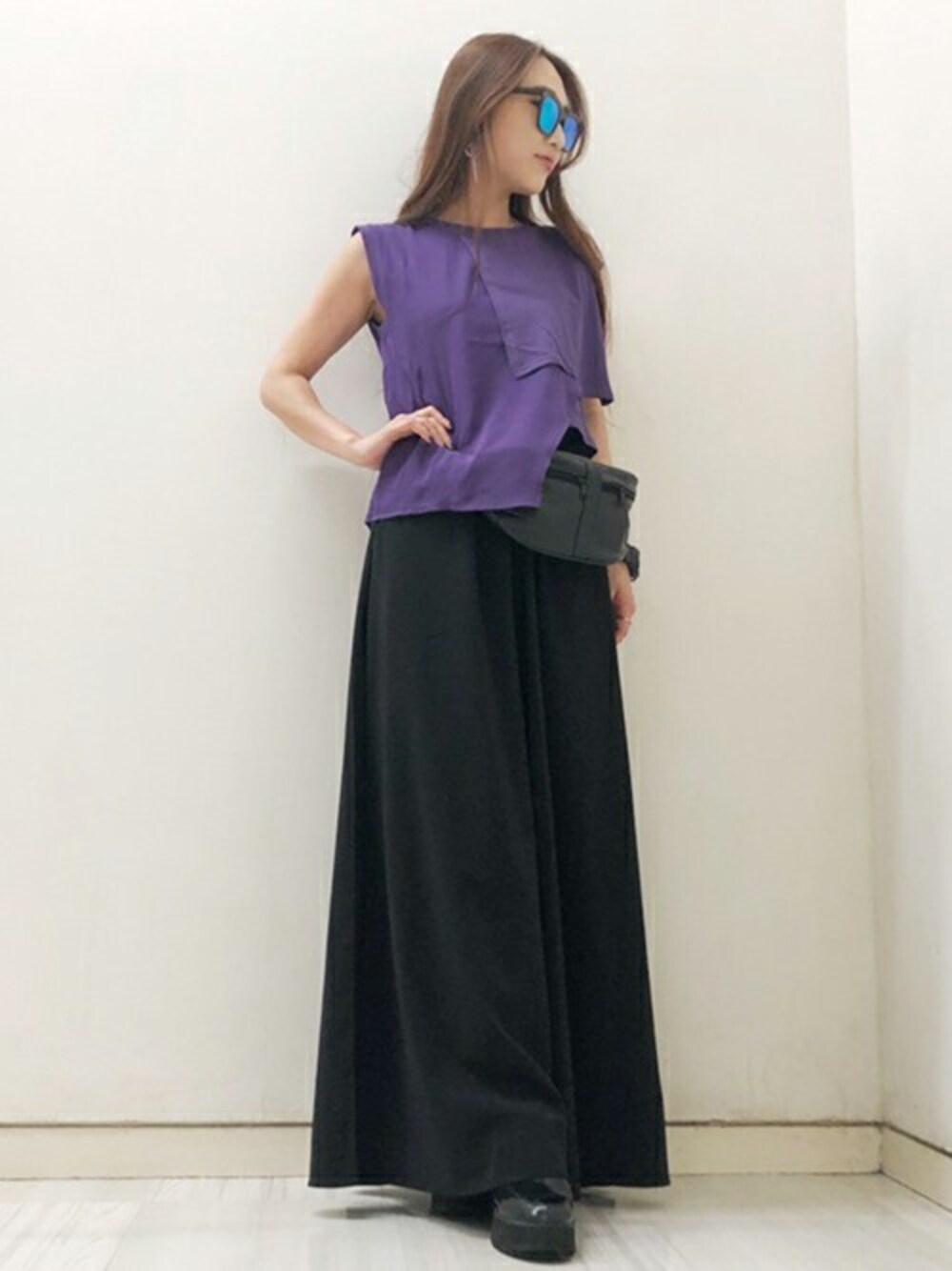 「カジュアル、サングラス、ワイドパンツ、タンクトップ、パープル、紫、barak」｜「BARAKのシフォンアシメタンク（Tシャツ/カットソー、パープル系）」を使った、SATOMIさん（レディース・161cm）の夏コーディネートの1枚目の写真