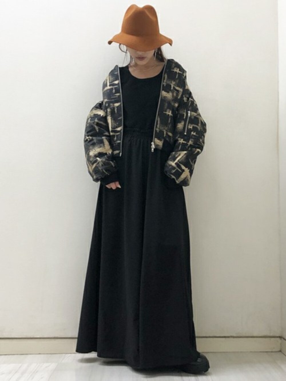 「ビッグシルエット、オーバーサイズ、ロングスカート、ワイドパンツ、タンクトップ、ツバ広ハット、barak、柄ブルゾン、スカンツ、バックプリーツ」｜「BARAKのBACKプリーツブルゾン（ブルゾン、ベージュ系）」を使った、SATOMIさん（レディース・161cm）の秋コーディネートの1枚目の写真