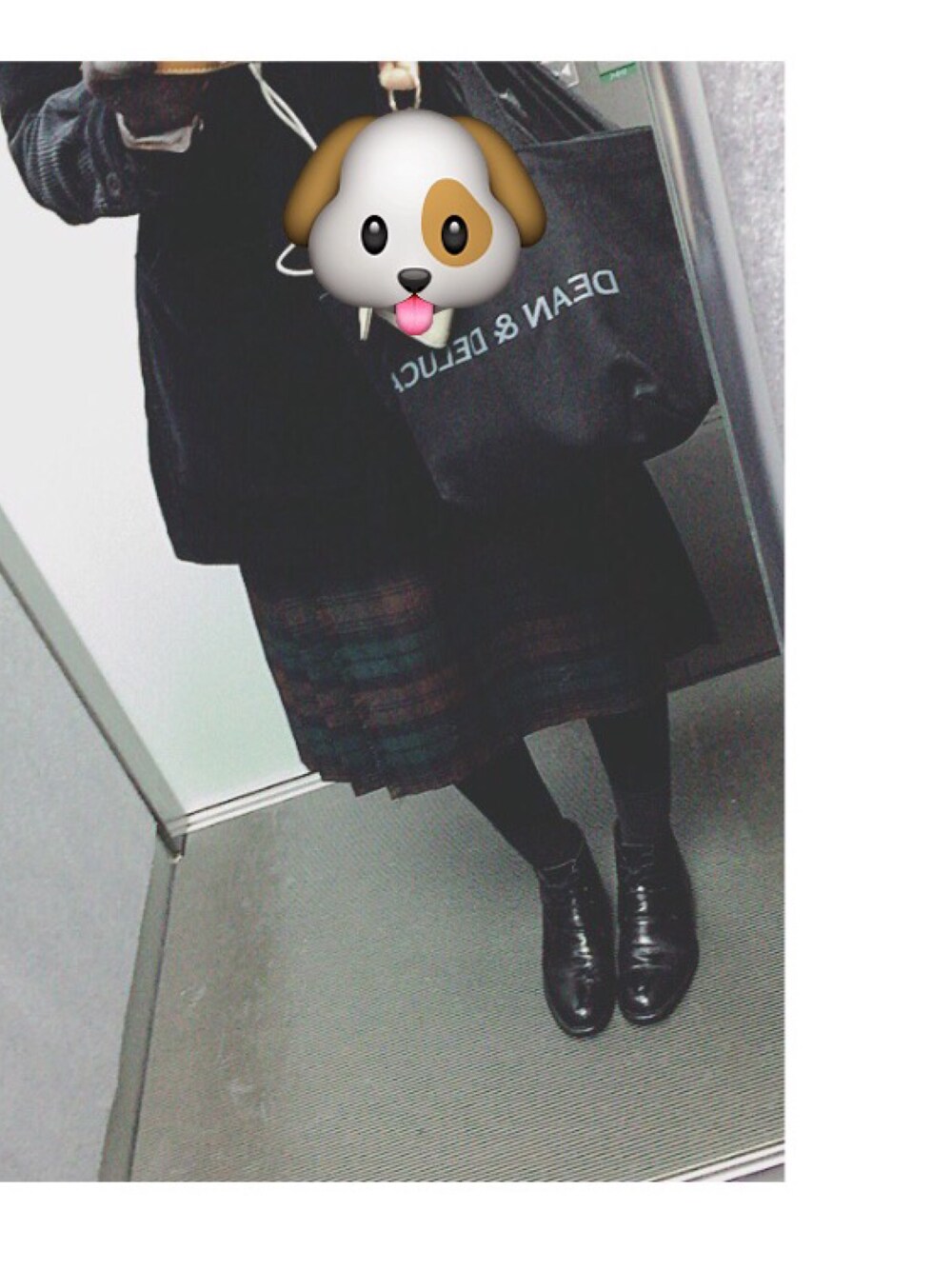 「MHL.、オニールオブダブリン、regal、ゆるコーデ、コーデュロイ、チェック」｜「O'NEIL of DUBLINの【O'NEIL of DUBLIN】キルトスカート　TARTAN（スカート、ブラウン系）」を使った、manaさん（レディース・159cm）の冬コーディネートの1枚目の写真