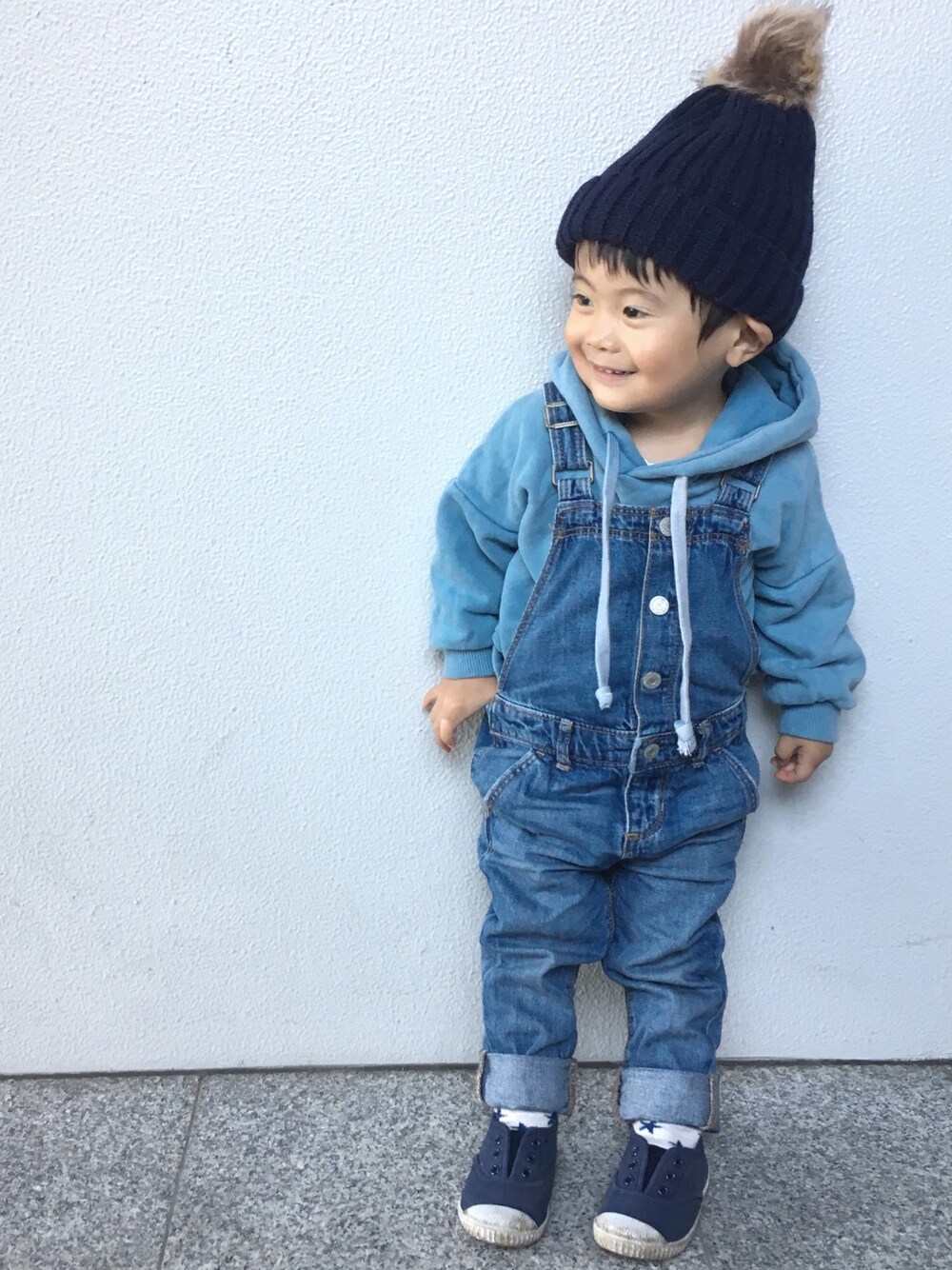 「2歳、男の子、ワントーンコーデ、ブルーコーデ、シンプル、WEAR戦隊オールブルー、志茂田景樹し隊。、デニムサロペット、デッキシューズ、monmimi」｜「Korea(monmimi)のアイテム（パーカー、ブルー系）」を使った、tooowaさん（キッズ・80cm）の秋コーディネートの1枚目の写真