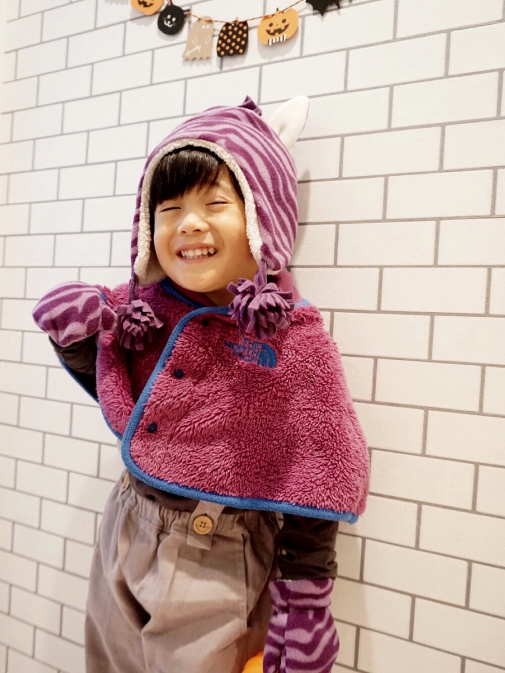 「wearhalloween2018、男の子、チシャ猫、ハロウィンコーデ、ハロウィン、仮装、パープルコーデ、サスペンダーパンツ、THE NORTH FACE、babygap」｜「babyGAPのアイテム（ファッション雑貨、パープル系）」を使った、tooowaさん（キッズ・90cm）の秋コーディネートの1枚目の写真