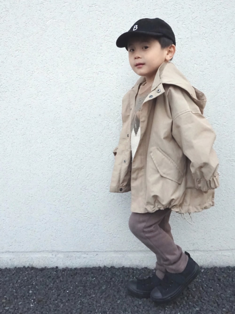 「ブラウン色に染まれ、4歳、男の子、オーバーサイズ、ニット、ノルディック柄、裏起毛パンツ、コンバース、デビロック、ローリーズファーム(LOWRYS FARM)」｜「tete a teteのアイテム（ニット/セーター、ブラウン系）」を使った、tooowaさん（キッズ・100cm）の冬コーディネートの1枚目の写真