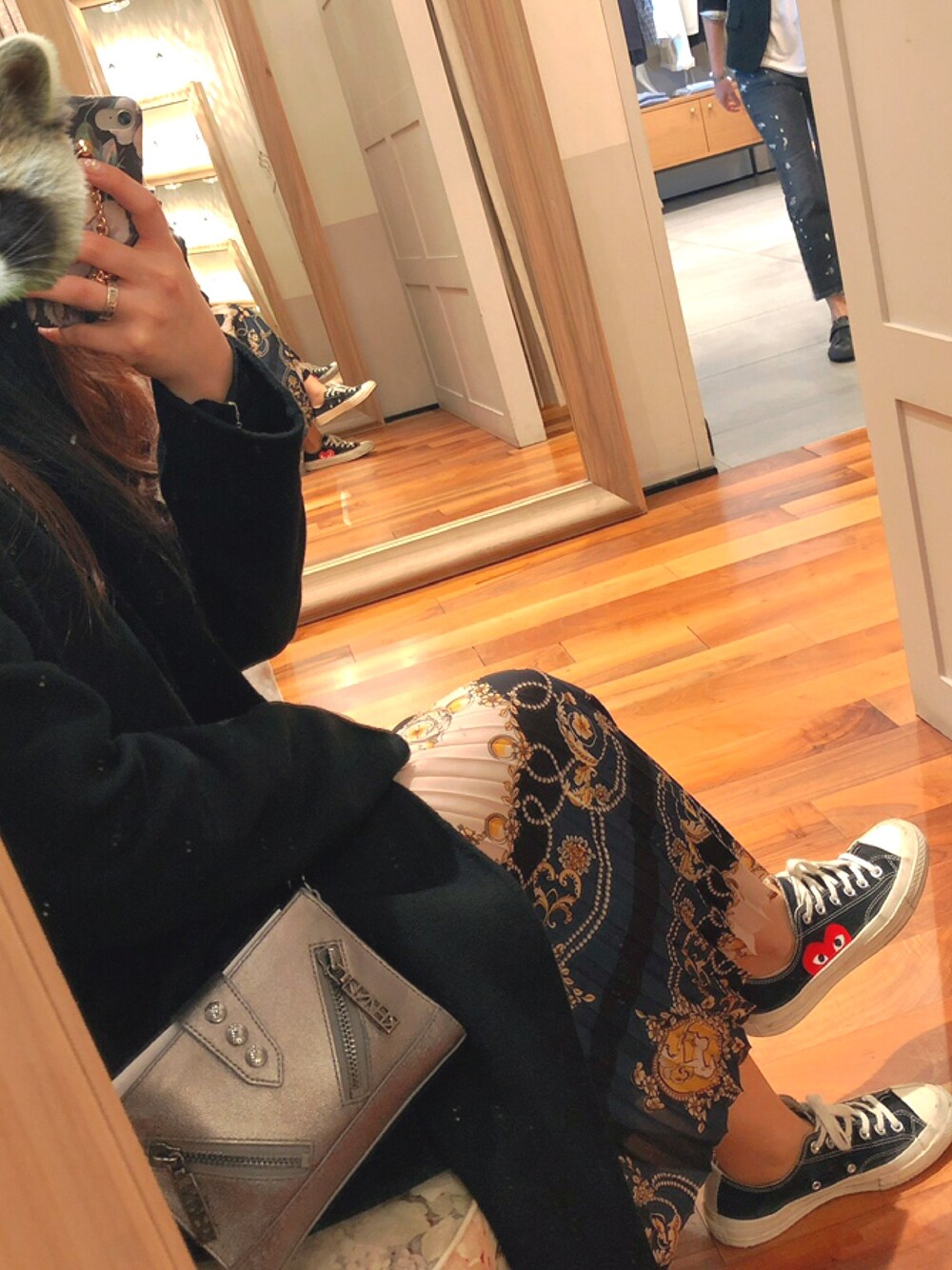 「シンプル、Rome Italy、COMME des GARÇONS PLAY、ZARA、KENZO、ootd、daily look、Chrome Hearts」｜「PLAY COMME des GARCONSのアイテム（スニーカー、ブラック系）」を使った、m i n i n i ｡o○さん（レディース・163cm）の春コーディネートの1枚目の写真
