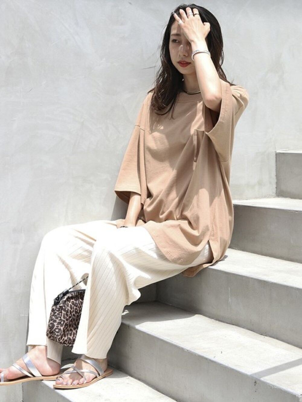 「ビッグシルエット、ワントーンコーデ、ベージュ、リブパンツ、freak's store、ootd、フリークスストア、ビッグT、今日のコーデ」｜「FREAK'S STOREの【WEB限定】ビッグシルエットTシャツ（Tシャツ/カットソー、ベージュ系）」を使った、akaneさん（レディース・162cm）の夏コーディネートの1枚目の写真