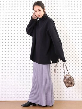 「パープル×黒」｜「アイテム（スウェット）」を使った、akaneさん（レディース・162cm）の秋コーディネート
