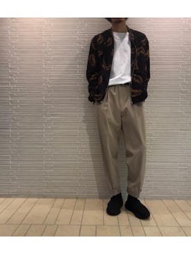 「アイテム（スラックス、ベージュ系）」を使った、水野亘さん（メンズ・175cm）の春コーディネート