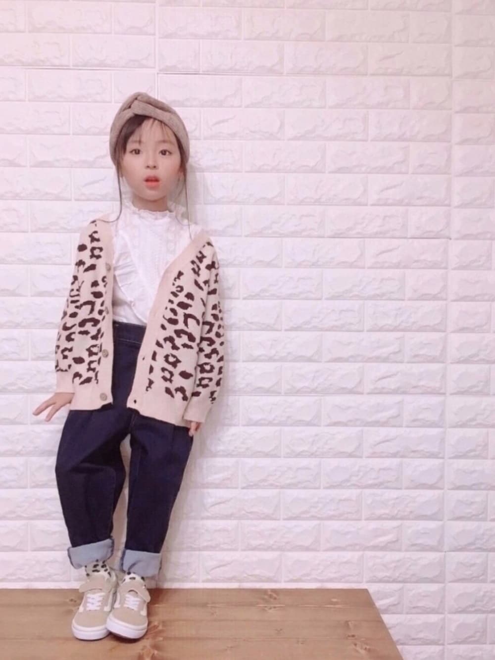 「レオパらぶフェス2019、レオパード、韓国子供服、キッズコーデ、テーパードパンツ、GU、フリル、ブラウス、オールドスクール、コーデュロイ」｜「VANSのVANS ヴァンズ V36CJ　OLD SKOOL(14-22) BEIGE（スニーカー、ベージュ系）」を使った、uranさん（キッズ・110cm）の秋コーディネートの1枚目の写真