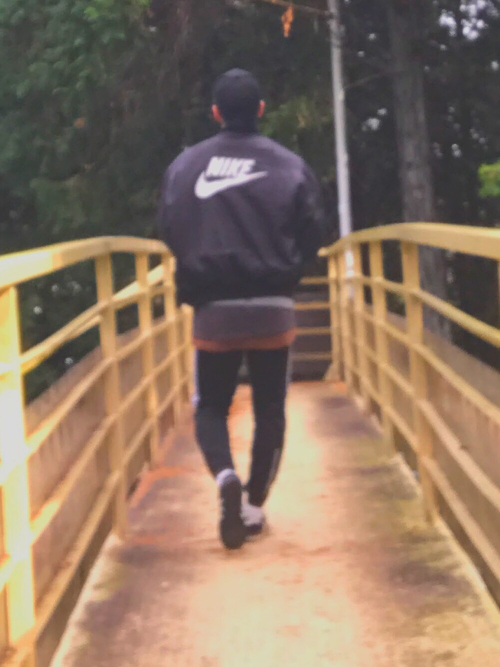 「ナイキ adidas 二股着衣」｜「NIKEのアイテム（ブルゾン、ブラック系）」を使った、りゅーやさん（メンズ・168cm）の冬コーディネートの1枚目の写真
