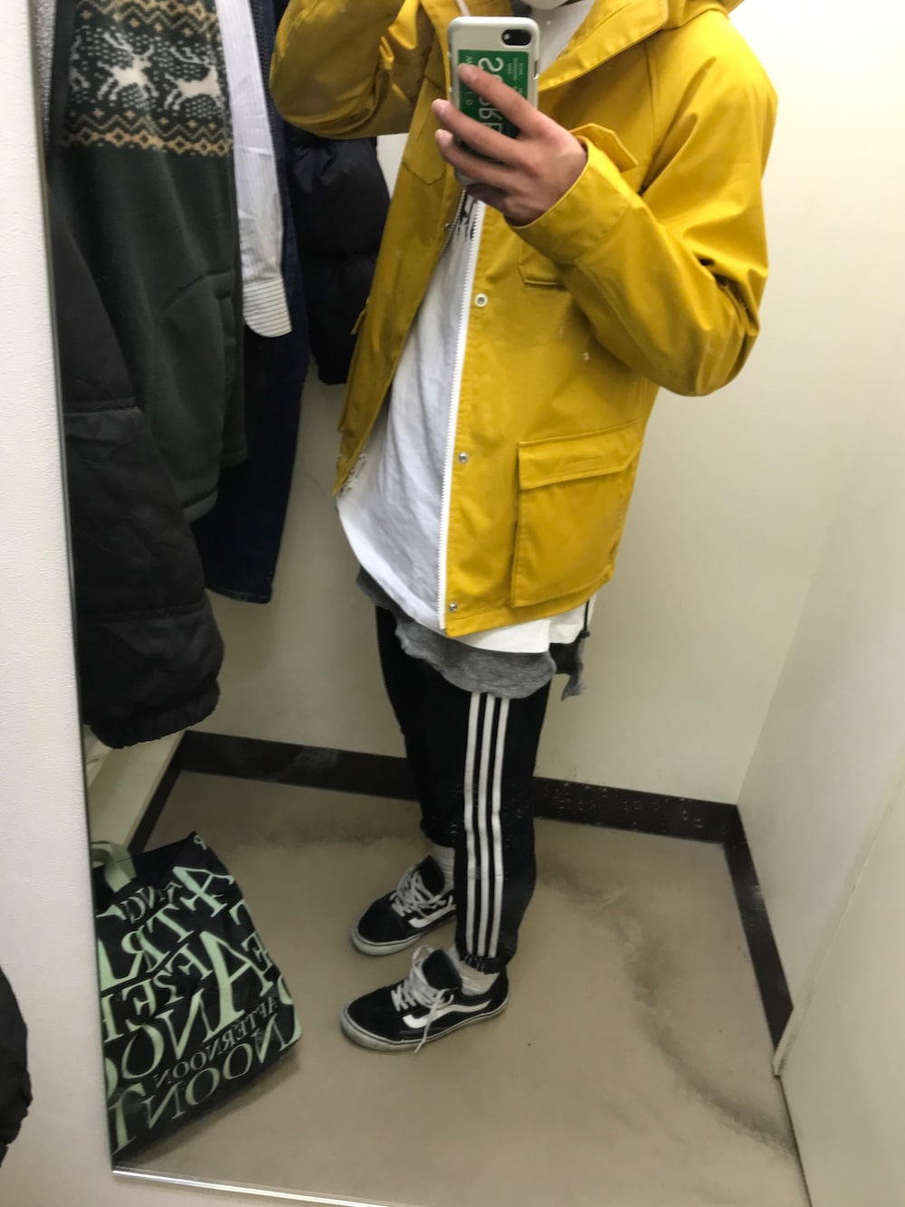 「ootd、street、fashion、supreme、adidas、VANS、いいね、save、フォローお願いします🤑」｜「CIAOPANICの【Ciaopanic】マウンテンパーカー（マウンテンパーカー、イエロー系）」を使った、りゅーやさん（メンズ・168cm）の冬コーディネートの1枚目の写真