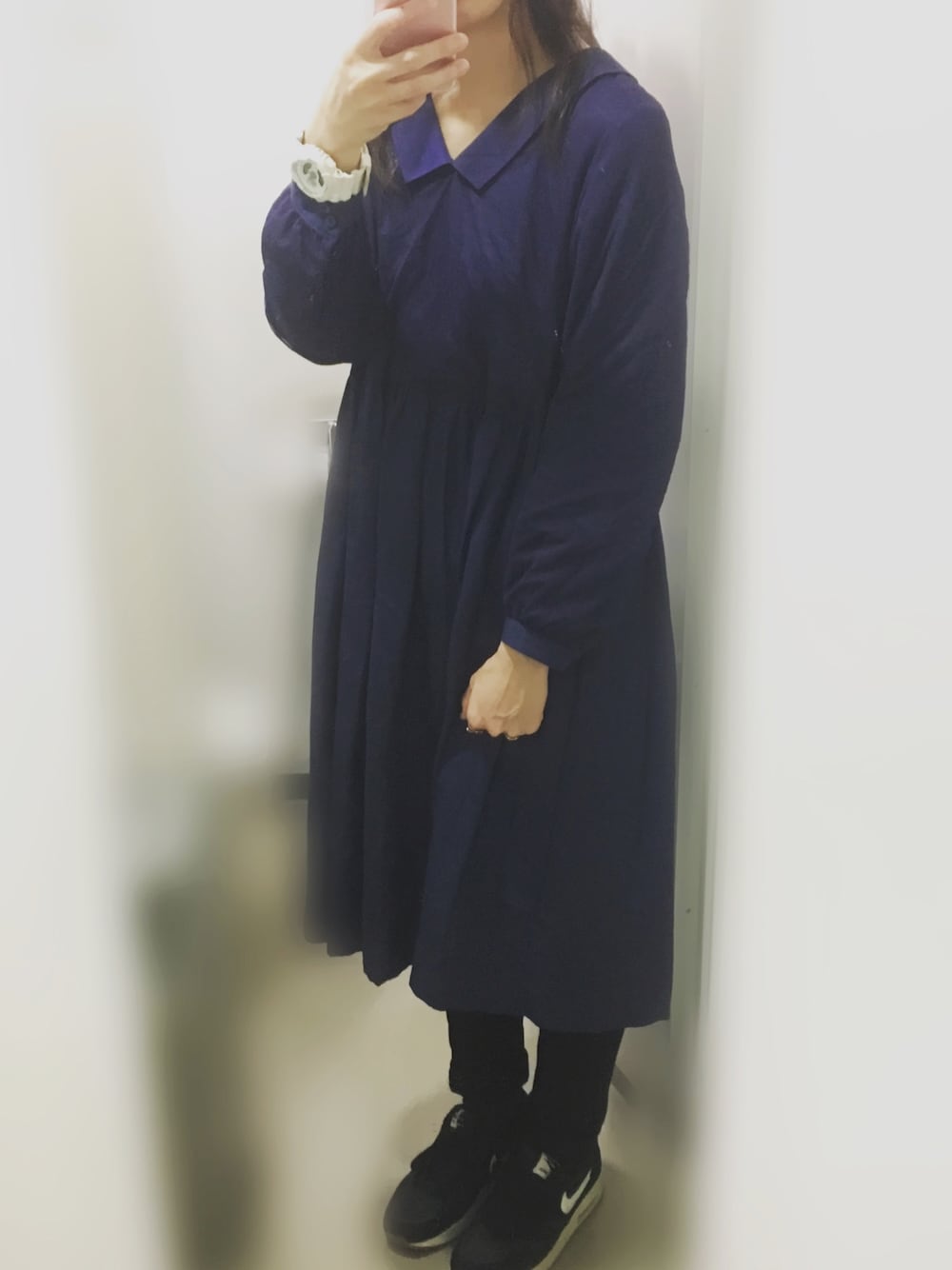 「スニーカーコーデ、ワンピース、ootd、青、outfit、シンプルコーデ、ｂｕｌｌｅ　ｄｅ　ｓａｖｏｎ、ビュルデサボン、今日のコーデ」｜「And AのNIKE AIR MAX 1 ESSENTIAL（スニーカー、ブラック系）」を使った、アスミツェネッガー(年中春さん（レディース・163cm）の冬コーディネートの1枚目の写真