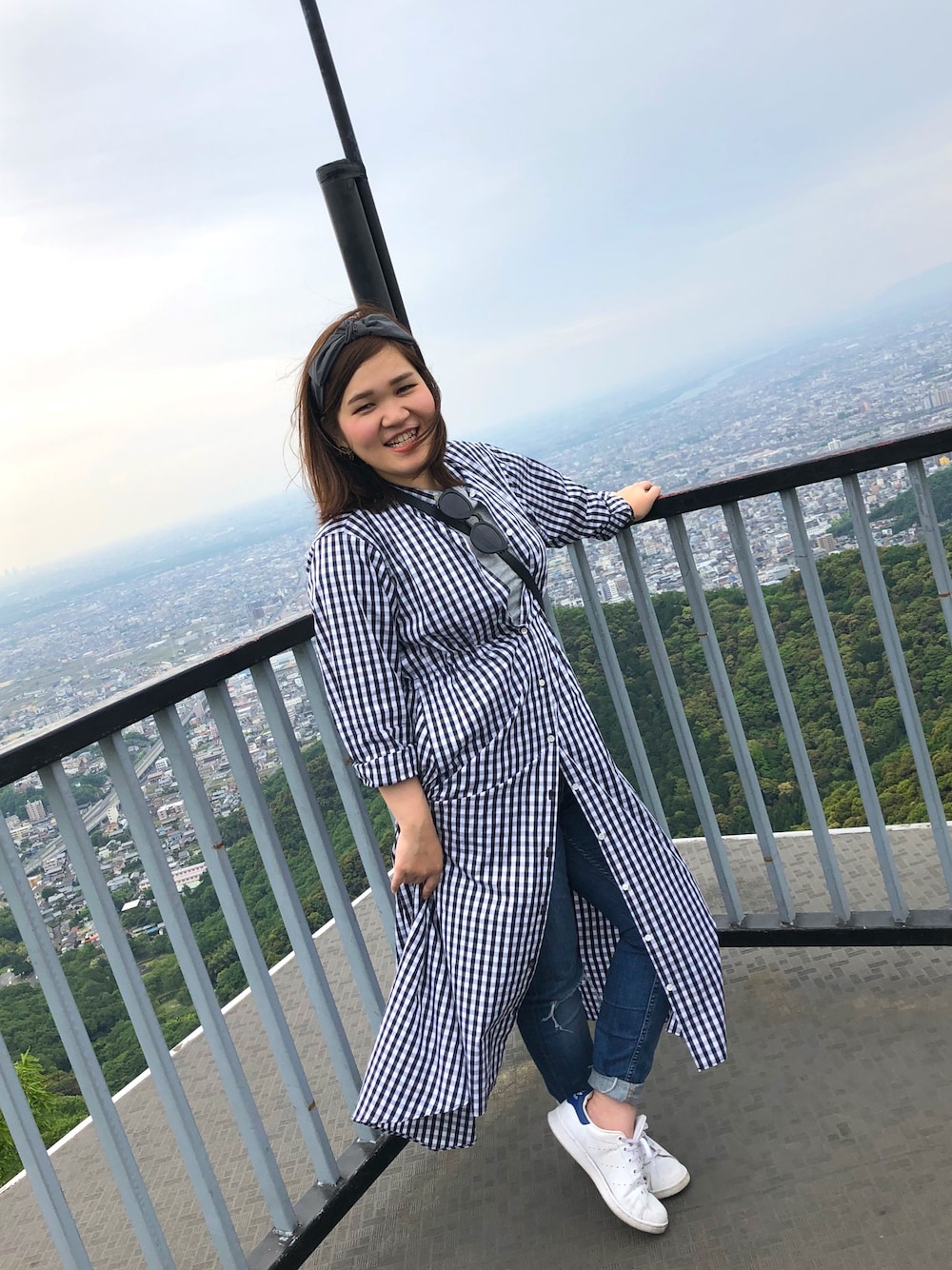 「大人カジュアル、ootd、お洒落さんとつながりたい」｜「ANEMONEのアシンメトリーBIGリボンのカチューシャ（カチューシャ、グレー系）」を使った、hidemiさん（レディース・155cm）の春コーディネートの1枚目の写真
