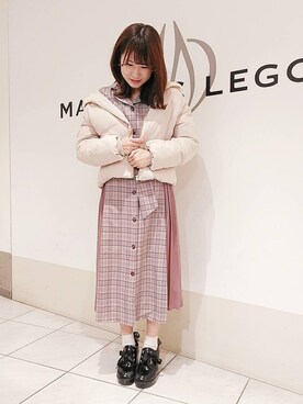 「チェックワンピース」｜「アイテム（ダウンジャケット/コート）」を使った、マジェスティックレゴン天王寺ミオ店スタッフさん（レディース・156cm）の秋コーディネート