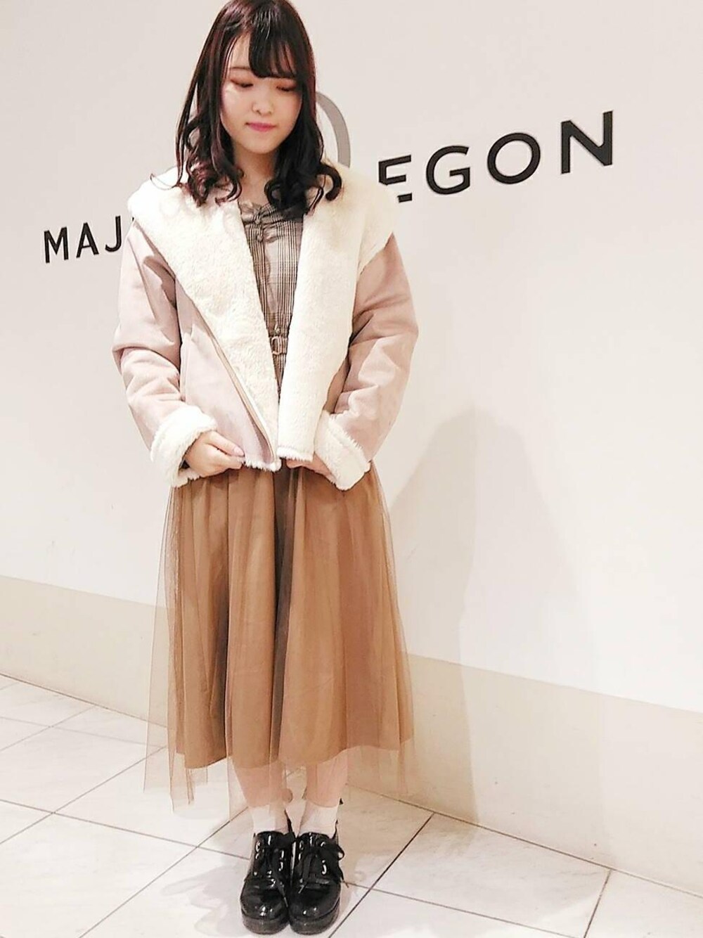 「アウター、ワンピース、ライダース、ムートン、チュールスカート、MAJESTIC LEGON、マジェスティックレゴン」｜「MAJESTIC LEGONのボリュームヒールシューズ（ドレスシューズ、ブラック系）」を使った、マジェスティックレゴン天王寺ミオ店スタッフさん（レディース・156cm）の秋コーディネートの1枚目の写真
