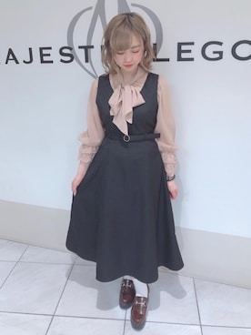 「MAJESTIC LEGON（マジェスティックレゴン）のアイテム（ジャンパースカート）」を使った、マジェスティックレゴン天王寺ミオ店スタッフさん（レディース・156cm）の春コーディネート