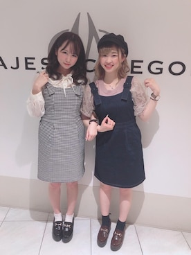 「MAJESTIC LEGON（マジェスティックレゴン）のアイテム（ジャンパースカート）」を使った、マジェスティックレゴン天王寺ミオ店スタッフさん（レディース・156cm）の春コーディネート