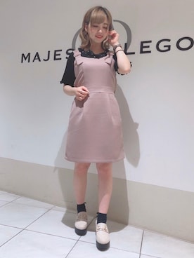 「MAJESTIC LEGON（マジェスティックレゴン）のアイテム（ジャンパースカート）」を使った、マジェスティックレゴン天王寺ミオ店スタッフさん（レディース・156cm）の春コーディネート