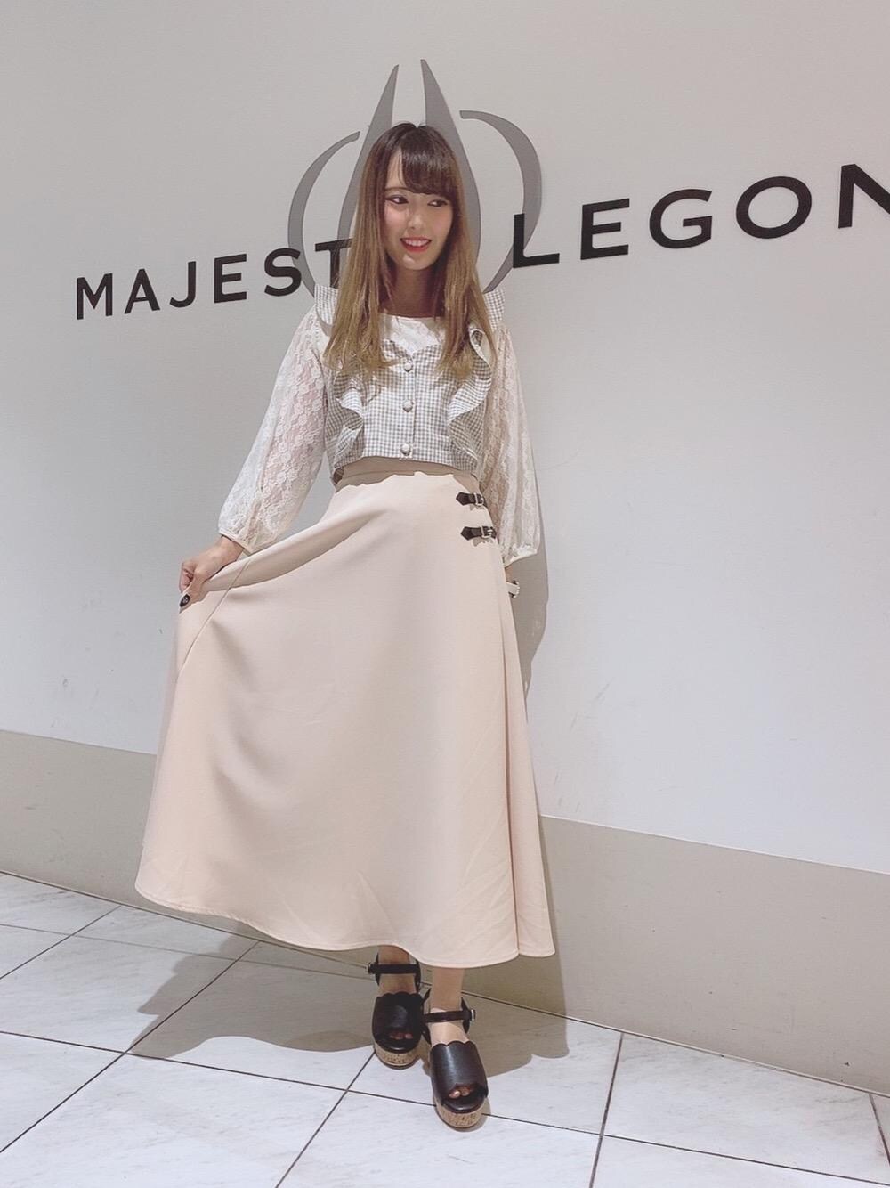「フレアスカート、ビスチェ、サンダル、MAJESTIC LEGON、マジェスティックレゴン、ラップフレアスカート、フリルビスチェ&レーストップスset、おうち時間、アソートスカラップサンダル」｜「MAJESTIC LEGONの∞フリルビスチェ＆レーストップスset（シャツ/ブラウス、ブラウン系）」を使った、マジェスティックレゴン天王寺ミオ店スタッフさん（レディース・156cm）の春コーディネートの1枚目の写真